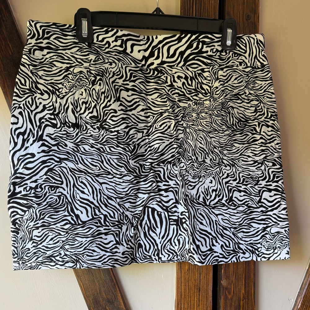 Zebra Print Skort - Black and White - Picture 2 of 3